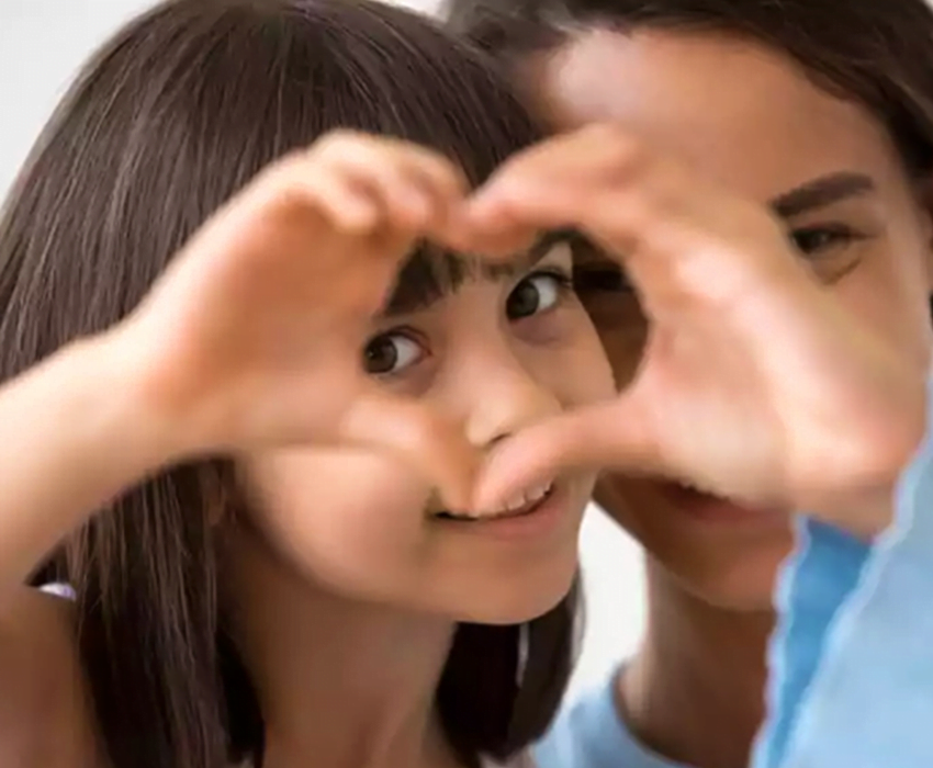 Patien showing heart from her hand